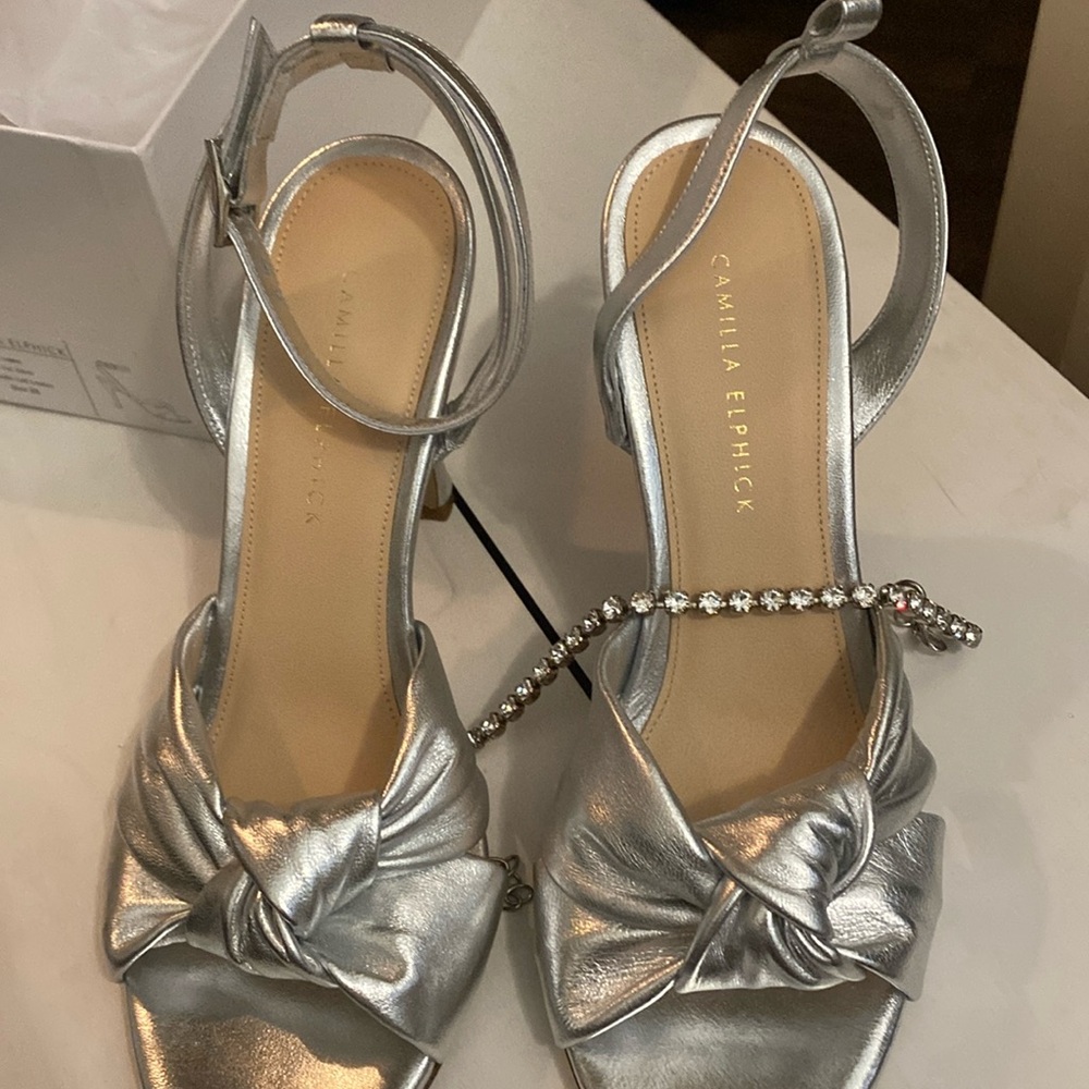 brans new! Gorgeous heels with two different straps